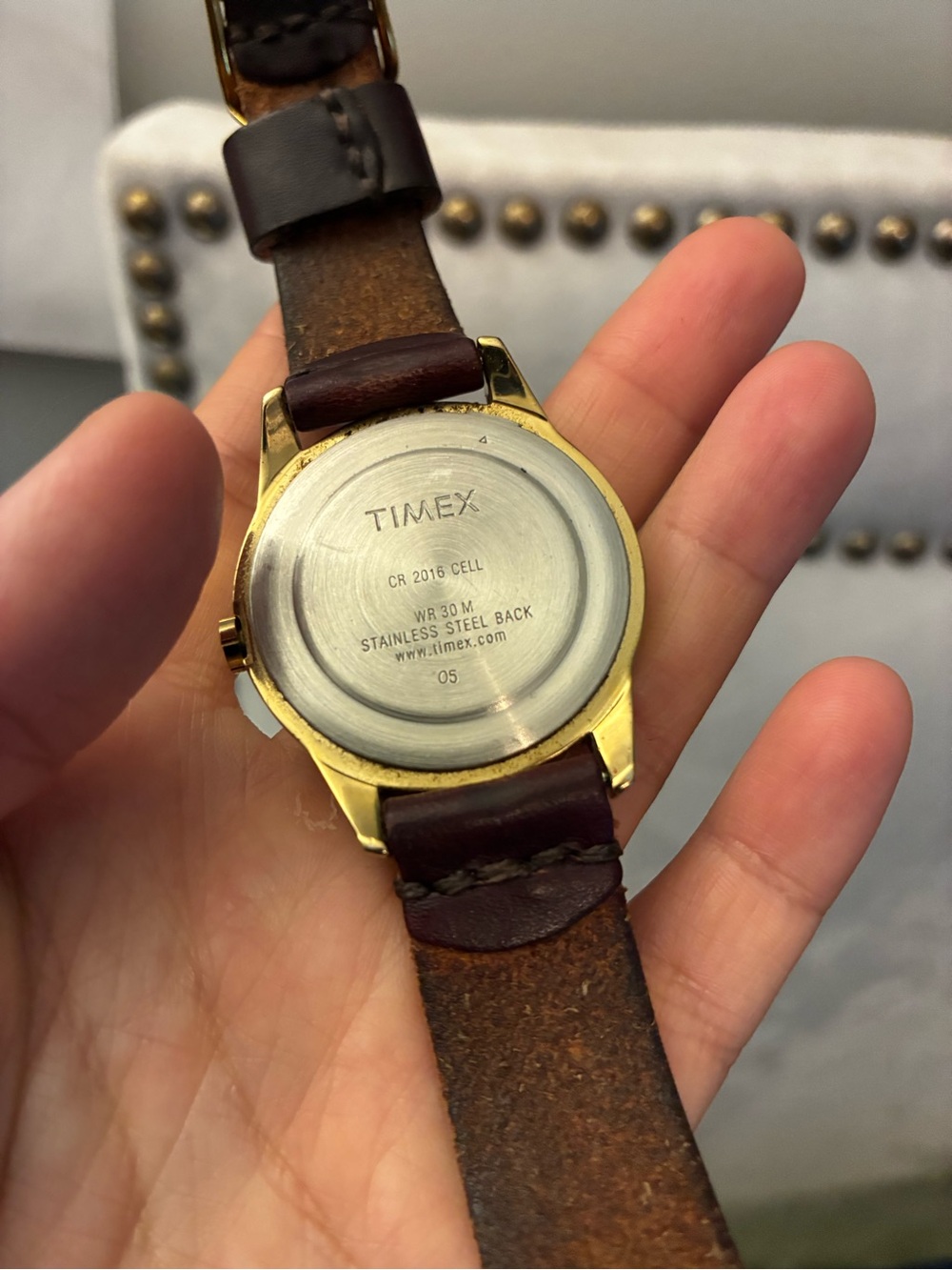 Classic Brown Leather Watch with Gold Case - Picture 4 of 4